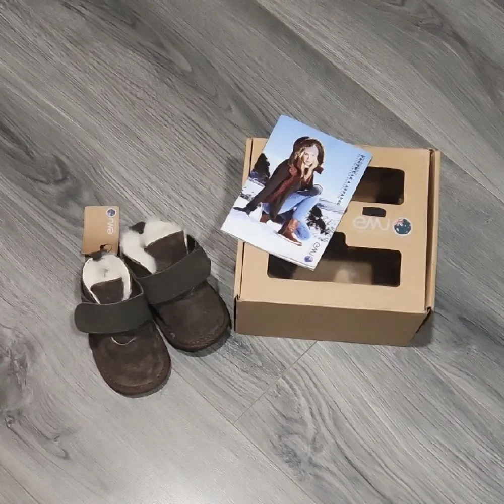 NIB Emu Hyke Chocolate Brown Suede Sheerling Booties